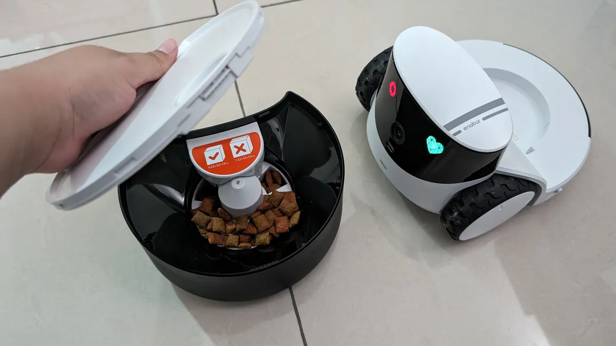 Android Central：Enabot ROLA PetPal looks like a smart vacuum with modular extensions.